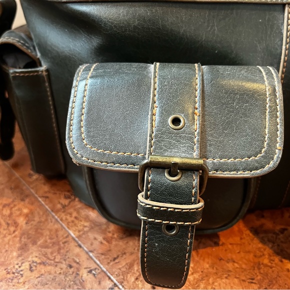 Matt & Nat Forest/Army Green Vegan Leather Tote with adjustable shoulder strap - Picture 3 of 8